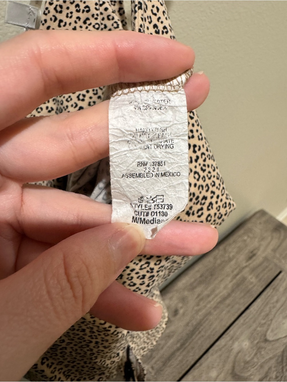 Gaze Leopard V-Neck Bodysuit - Picture 5 of 5